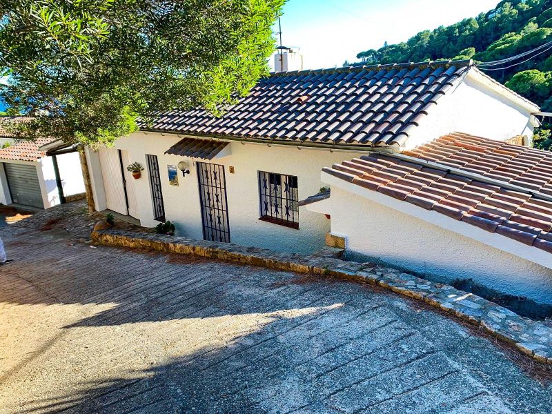 Вилла с видом на море в частном секторе Santa Maria de Llorell.