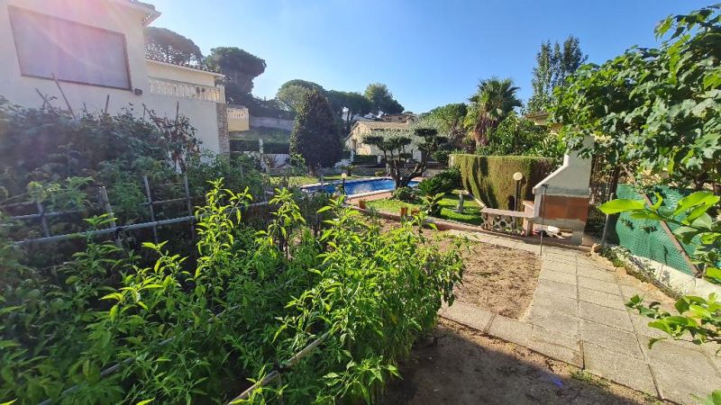 Продается дом 220 м² на 2 этажа в урбанизации Roca Grossa, Льорет-де-Мар