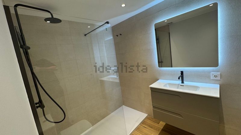 Продается 3к квартира 120 м² с террасой и бассейном в Бланес