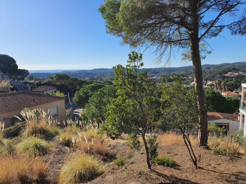 Продается участок 858 м² с видом на море в Лос Пинарес, Льорет-де-Мар