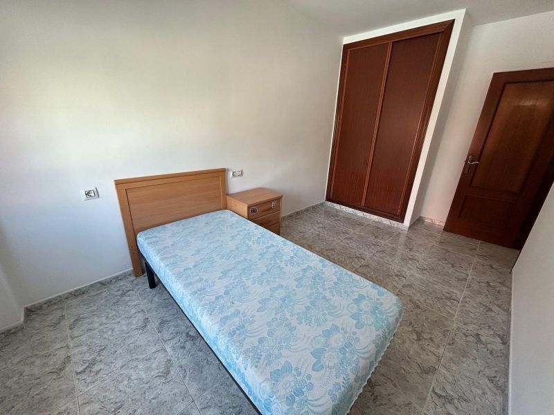 Уникальная возможность в районе Фенальс! Просторная квартира в нескольких шагах от моря