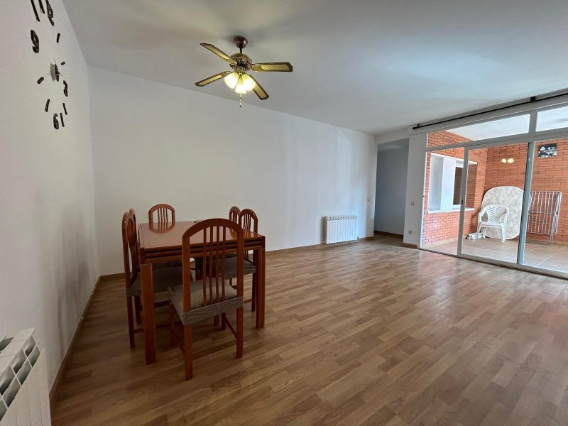 Уникальная возможность в районе Фенальс! Просторная квартира в нескольких шагах от моря