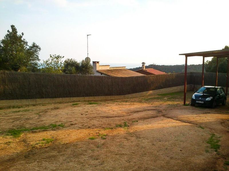 Ровный участок 587 м² в урбанизации La Goba, Vidreres