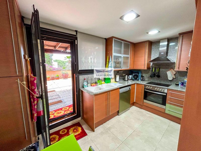 Апартаменты на нижнем этаже в престижном комплексе.