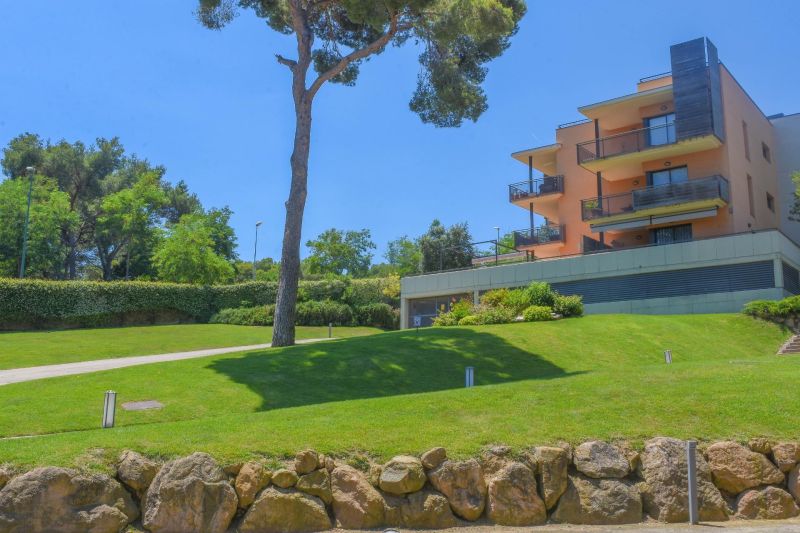 Эксклюзивная квартира с большим частным садом всего в 100 метрах от бухты Кала Са Боаделья