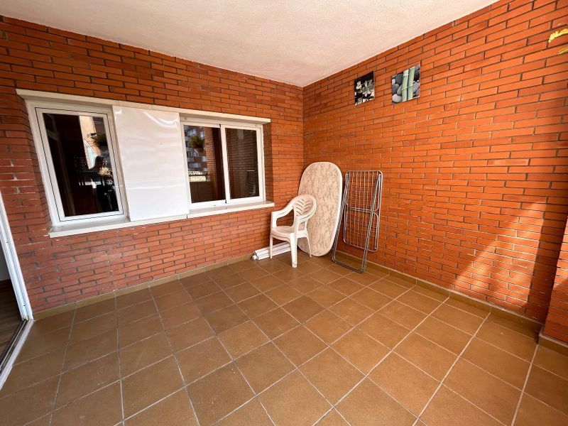 Уникальная возможность в районе Фенальс! Просторная квартира в нескольких шагах от моря