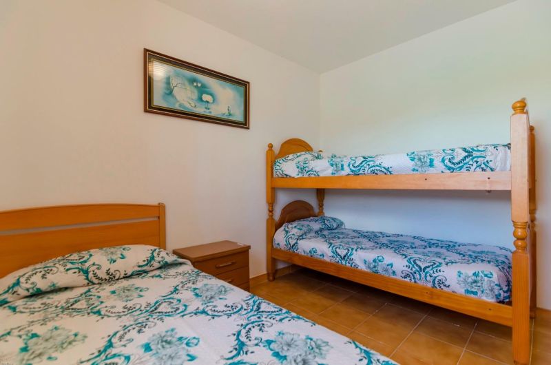 Просторная вилла с 7 спальнями и туристической лицензией недалеко от пляжа