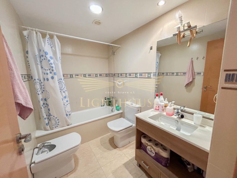 Квартира 57 м² с туристической лицензией в центре Льорет-де-Мар