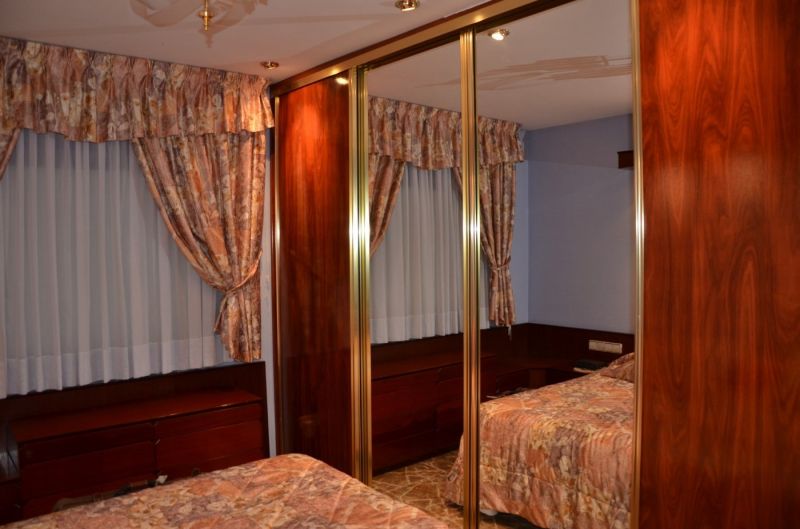 Продажа четырехкомнатных апартаментов с турристической лицензией в 200 метрах от пляжа.