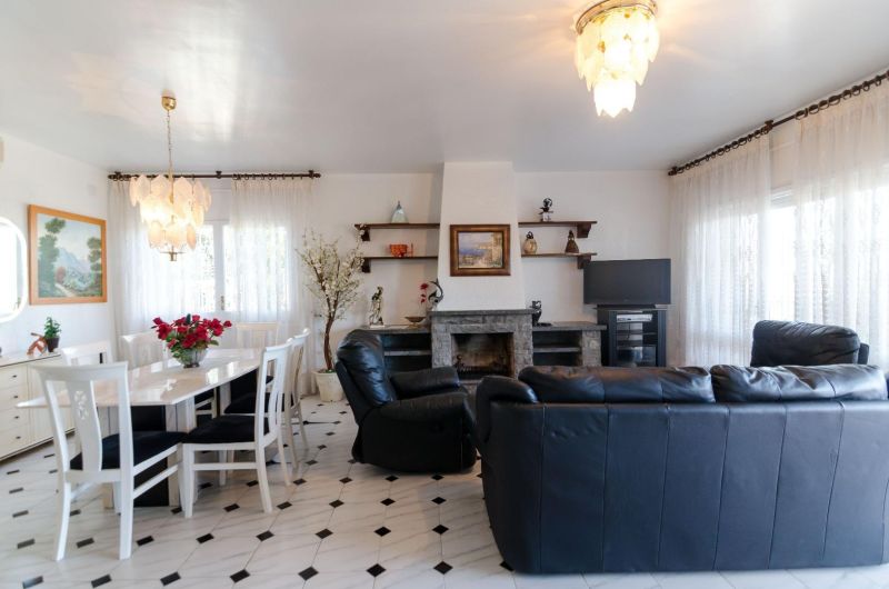 Просторная вилла с 7 спальнями и туристической лицензией недалеко от пляжа