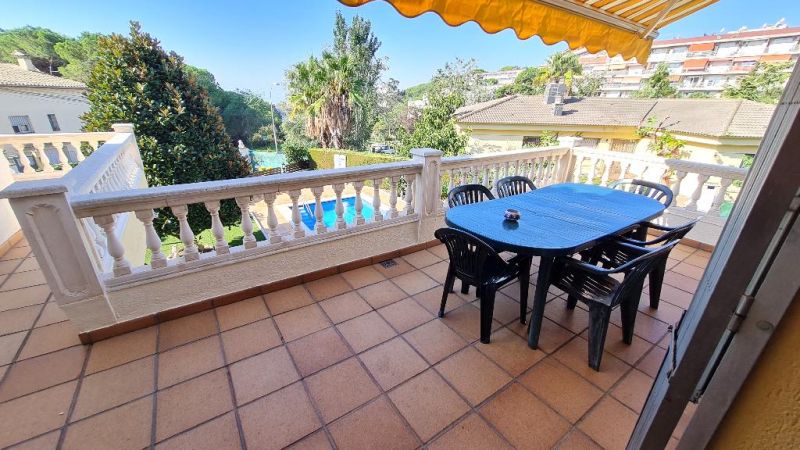 Продается дом 220 м² на 2 этажа в урбанизации Roca Grossa, Льорет-де-Мар