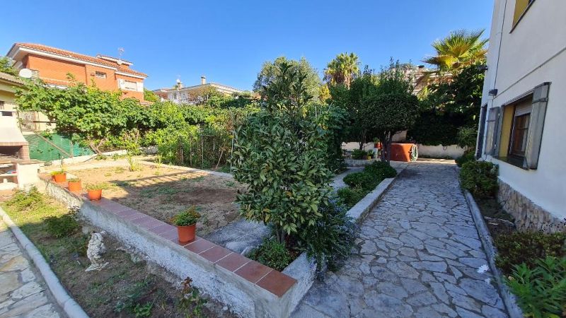 Продается дом 220 м² на 2 этажа в урбанизации Roca Grossa, Льорет-де-Мар