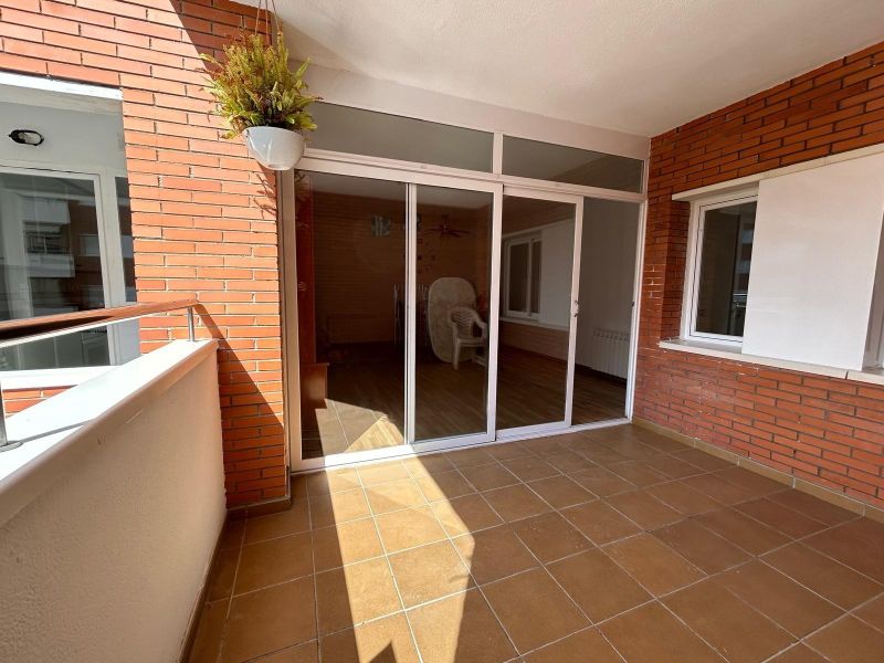 Уникальная возможность в районе Фенальс! Просторная квартира в нескольких шагах от моря