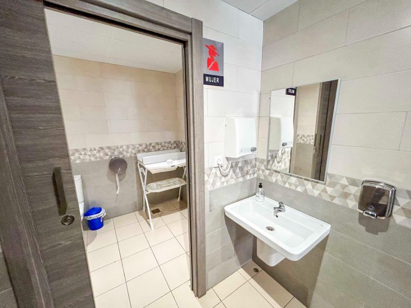 Уютный ресторан, расположенный в престижном районе города.