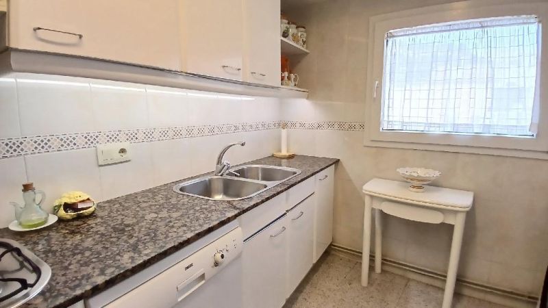 Продается квартира 94 м² возле пляжа, центр Бланеса