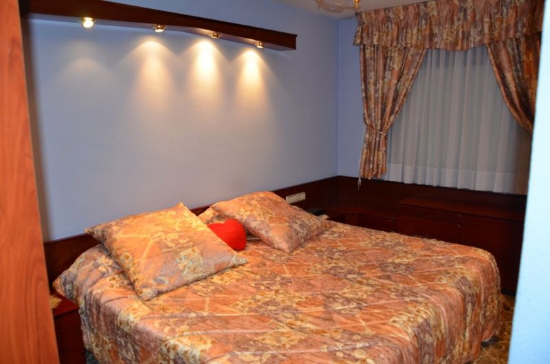 Продажа четырехкомнатных апартаментов с турристической лицензией в 200 метрах от пляжа.