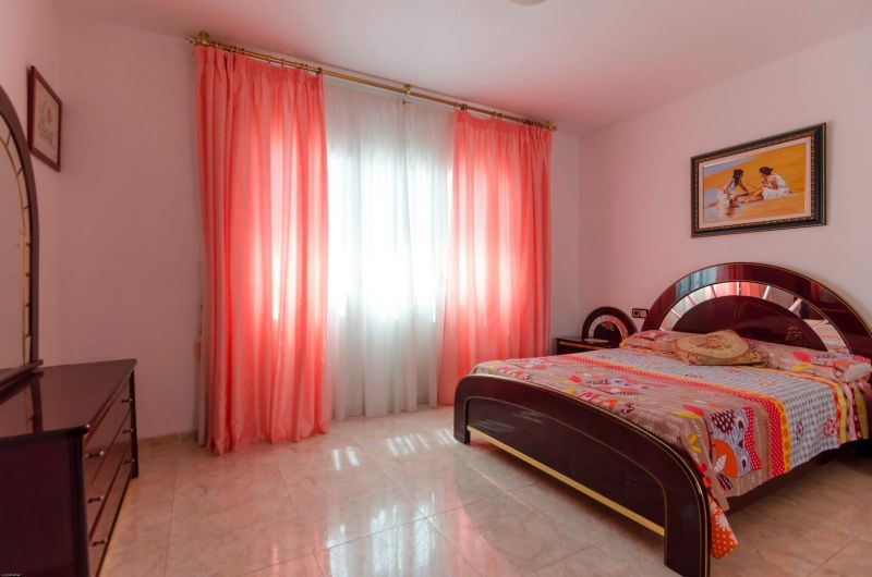 Просторная вилла с 7 спальнями и туристической лицензией недалеко от пляжа