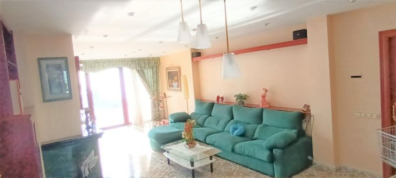 Продажа четырехкомнатных апартаментов с турристической лицензией в 200 метрах от пляжа.