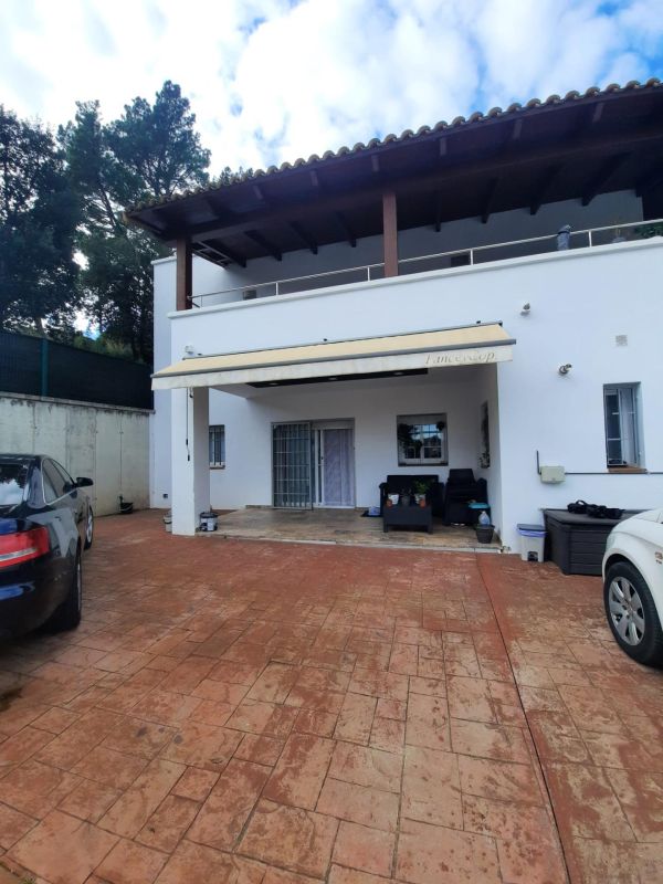 Продается великолепный дом в г.Тордера