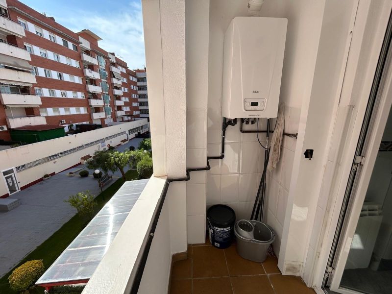 Уникальная возможность в районе Фенальс! Просторная квартира в нескольких шагах от моря