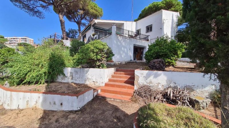 Продается дом 270 м² при въезде в урбанизацию Sant Daniel, Blanes