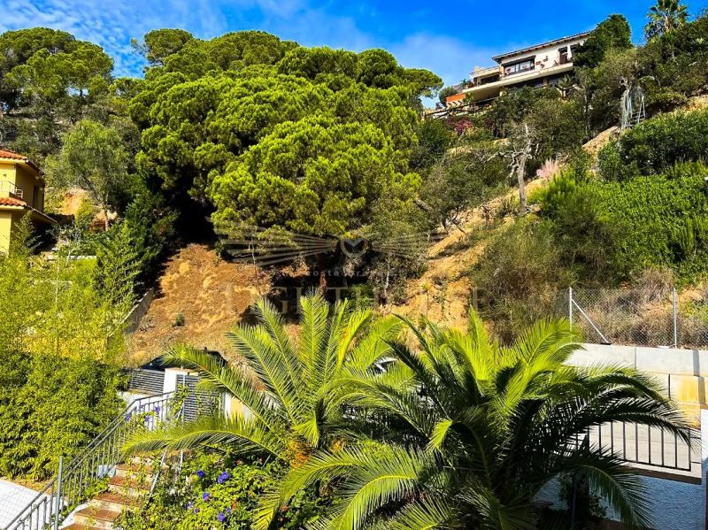 Участок под застройку с видом на море, с утверждённым разрешением на строительство и проектом!