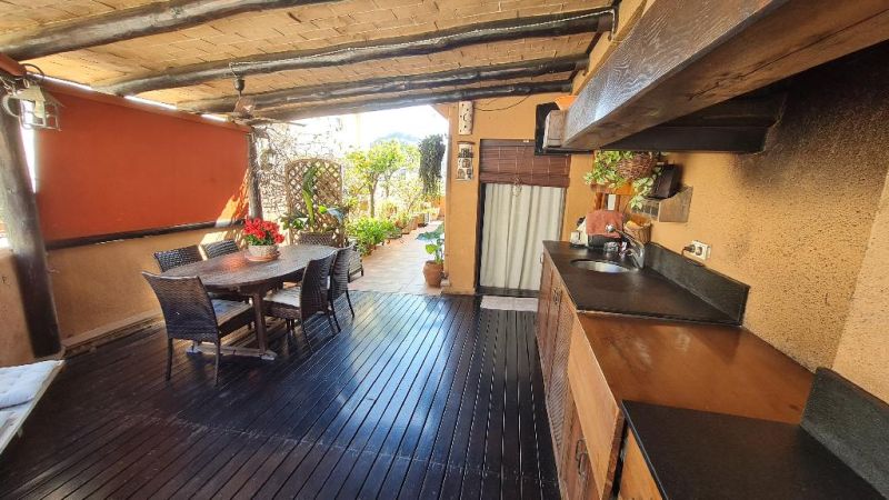 Продается 3к дуплекс 120 м² с террасой, садом и камином в Бланес
