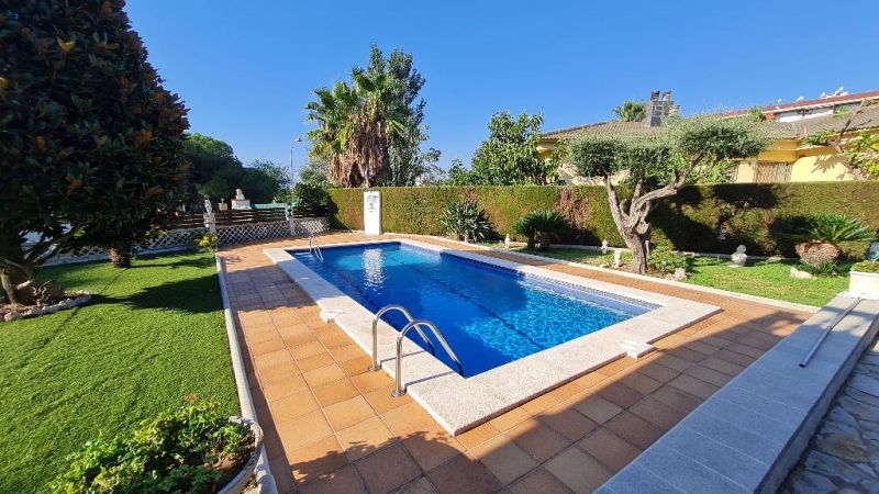 Продается дом 220 м² на 2 этажа в урбанизации Roca Grossa, Льорет-де-Мар