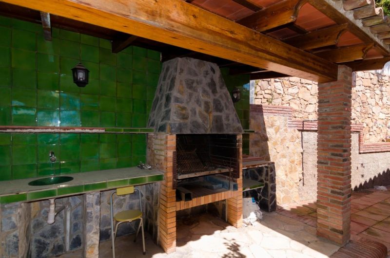 Просторная вилла с 7 спальнями и туристической лицензией недалеко от пляжа