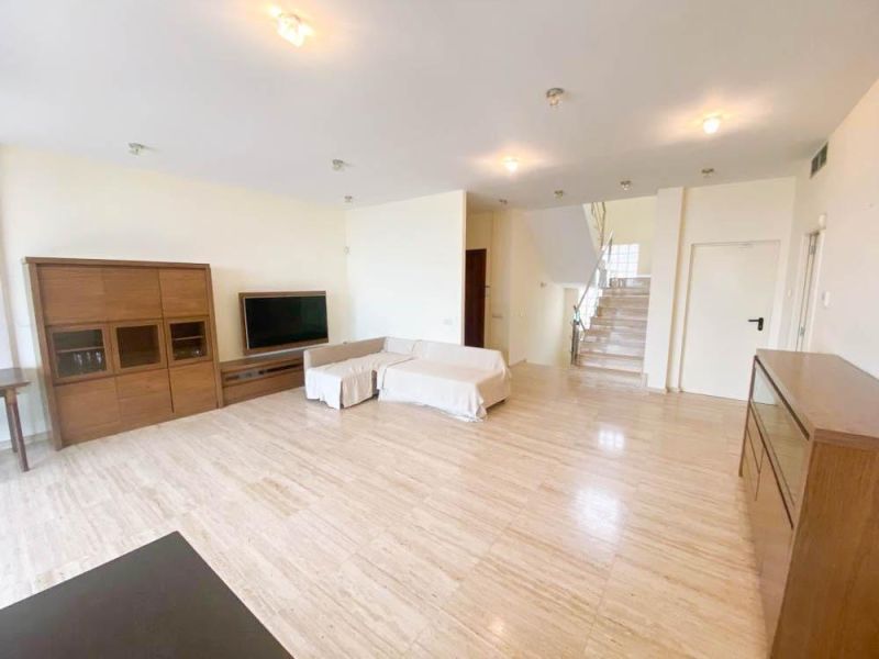 Элегантная вилла с видом на море.