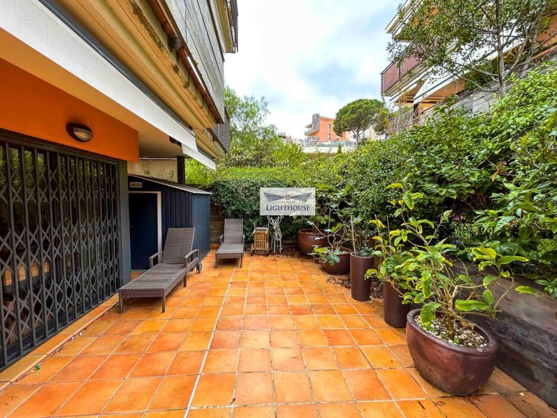 Апартаменты на нижнем этаже в престижном комплексе.