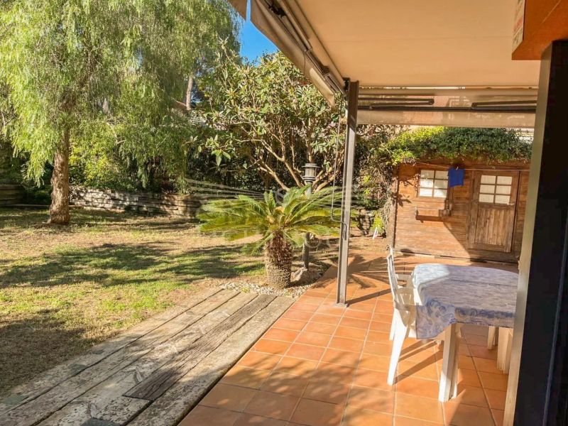 Эксклюзивная квартира с большим частным садом всего в 100 метрах от бухты Кала Са Боаделья