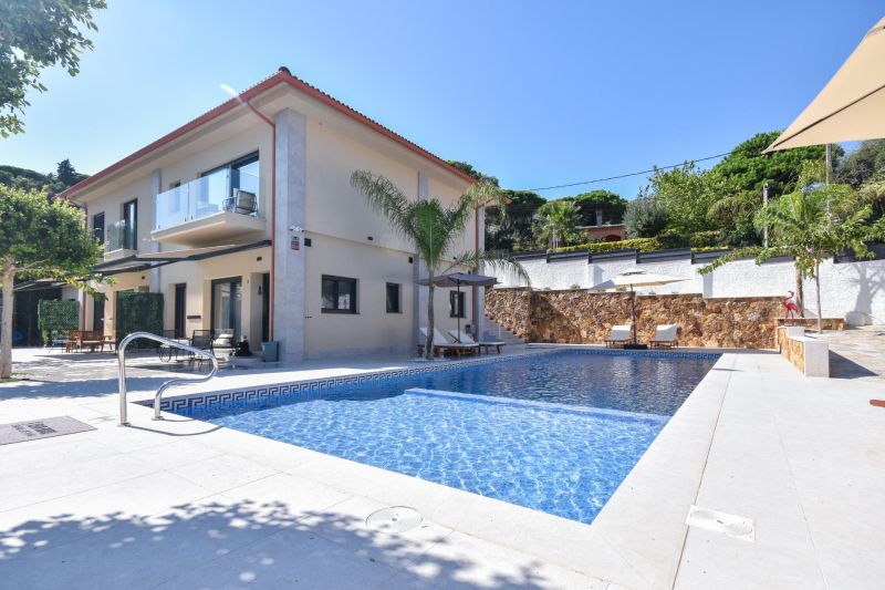 Продается роскошная вилла 334 м², участок 826 м² с видом на море и турристической лицензией в Льорет-де-Мар