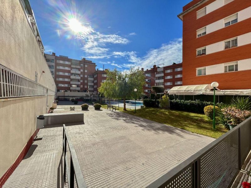 Уникальная возможность в районе Фенальс! Просторная квартира в нескольких шагах от моря