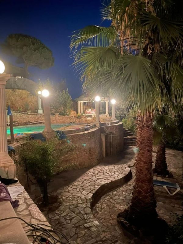 Продается 3к дом 505 м², участок 3100 м² с видом на море, бассейном, теннисным кортом и большим садом в Льорет-де-Мар