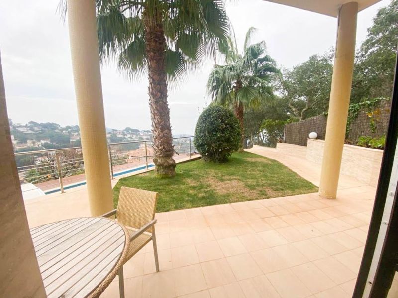 Элегантная вилла с видом на море.