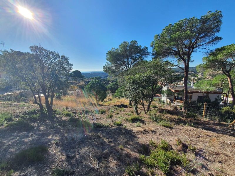 Продается участок 858 м² с видом на море в Лос Пинарес, Льорет-де-Мар