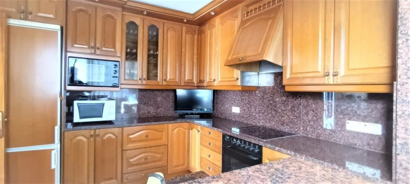 Продажа четырехкомнатных апартаментов с турристической лицензией в 200 метрах от пляжа.