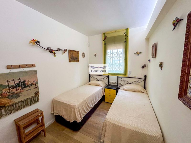 Апартаменты на нижнем этаже в престижном комплексе.