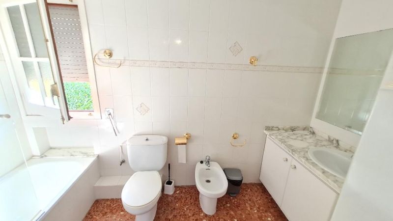 Продается дом 220 м² на 2 этажа в урбанизации Roca Grossa, Льорет-де-Мар